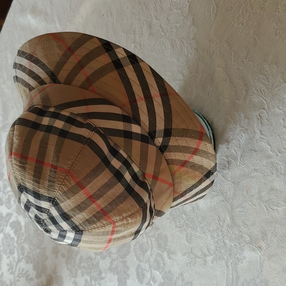 Burberry's VINTAGE Nova Check Bucket Hat - Picture 3 of 8